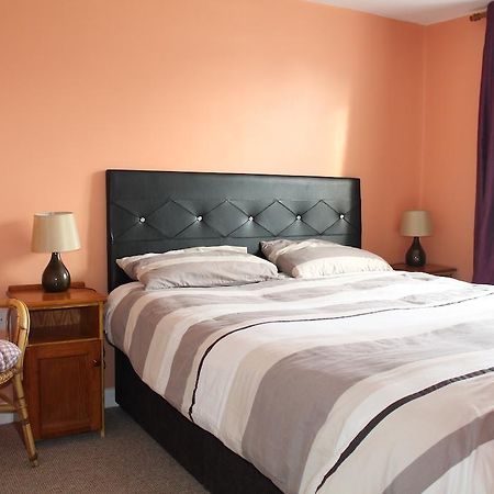 Serviced Apartments Wexford Room photo